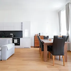 the-dante-prague-apartments-family-and-friends-apartments.praguehotelsweb.com/