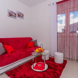  Apartment Ema